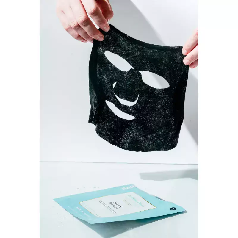 Тканевая маска для лица с гамамелисом и экстрактом мальвы Carbone Glacé Purifying Face Mask Rare Paris 1 шт — фото №2