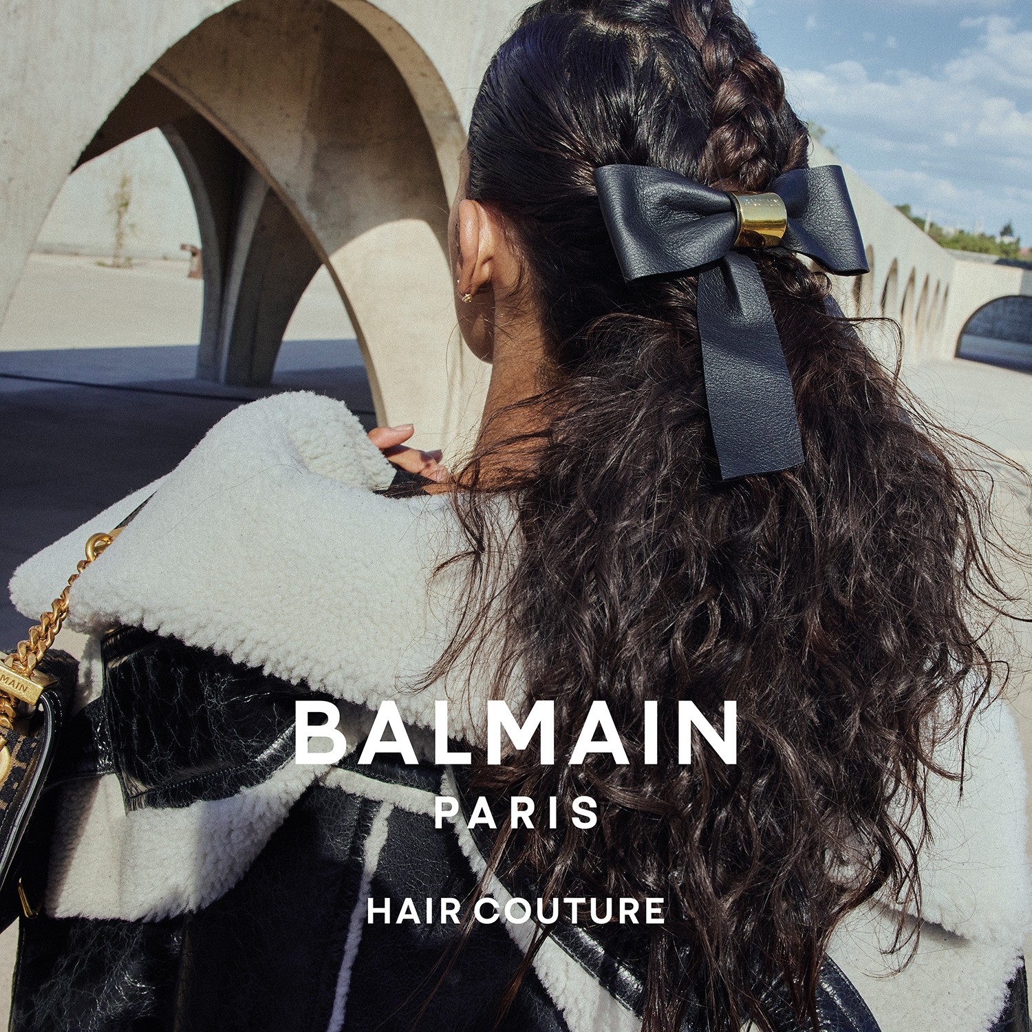 Заколка-автомат лимитированная «Бант» Balmain Limited Edition Hair Barrette With Bow FW21 1 шт — фото №3